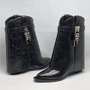 Givenchy Shark Lock Cowboy Ankle Boots In Western Leather size 39